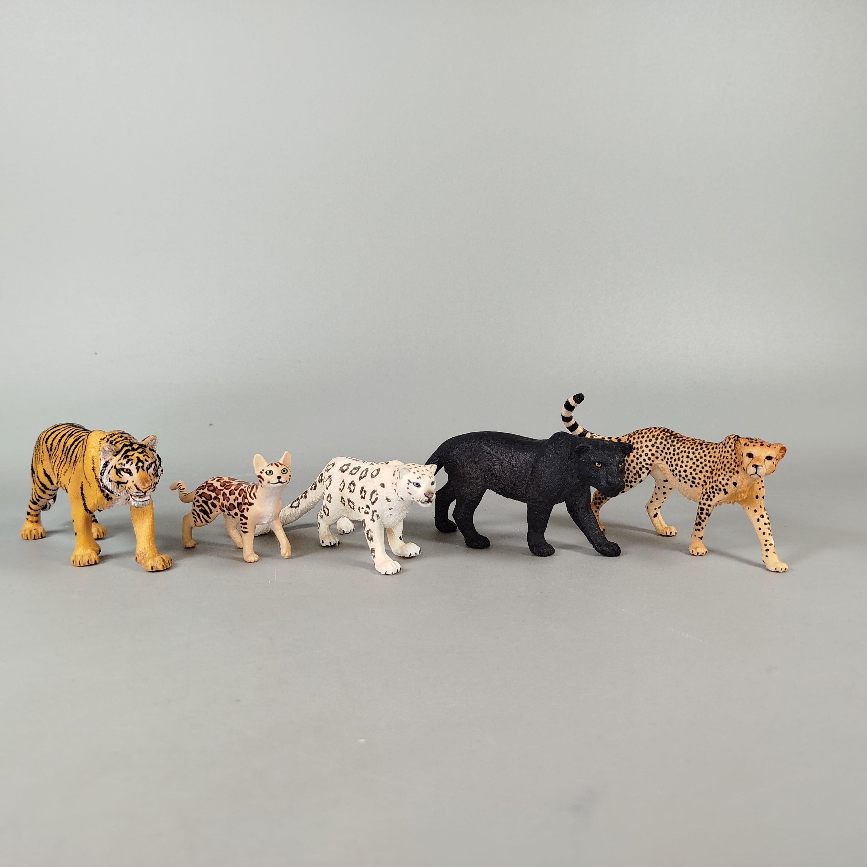 Schleich Wildkatzen Figuren Set – Tiger, Ozelot, Panther, Gepard